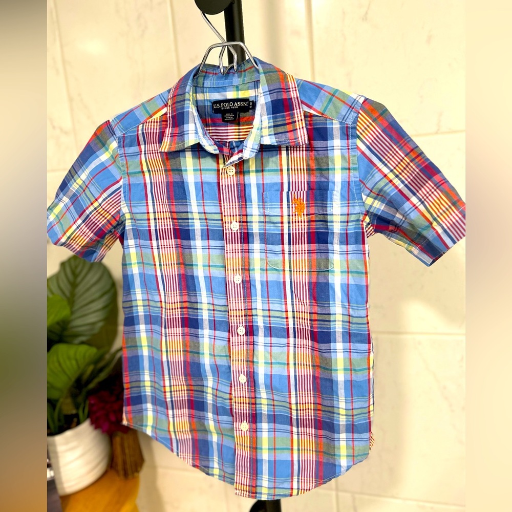 Like new! Never worn boys dress shirt!